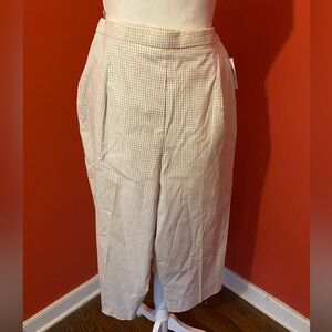 Briggs  Seersucker Capris NWT